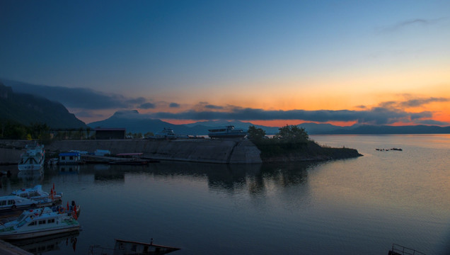 桓龙湖晨曦