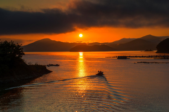 桓龙湖日出