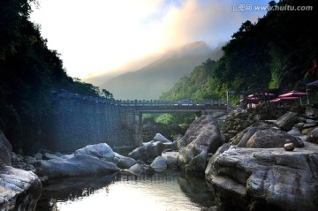 峡谷 河床