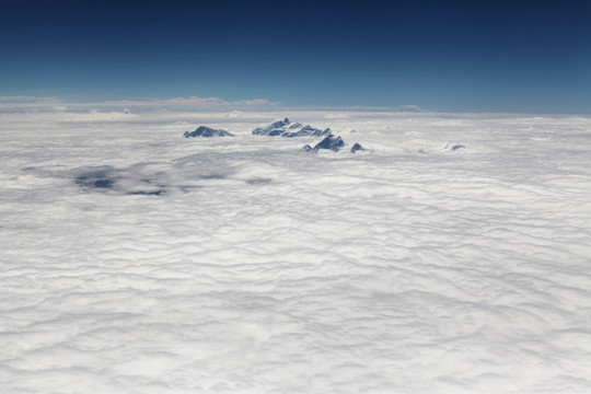 云上雪山