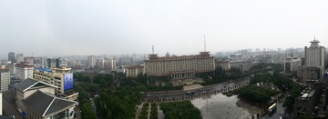 雨中的西安新城广场
