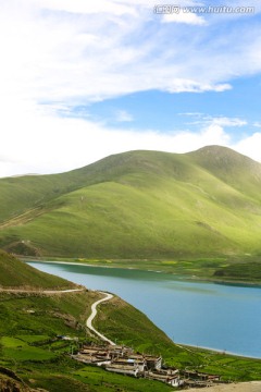 西藏羊卓雍措风景