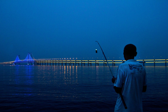 大连星海跨海大桥钓鱼