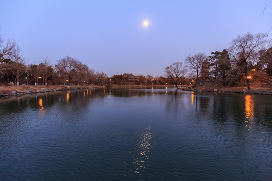 北大未名湖夜景月色