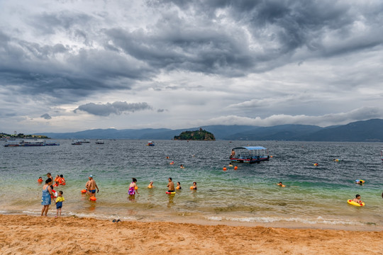 云南抚仙湖风光