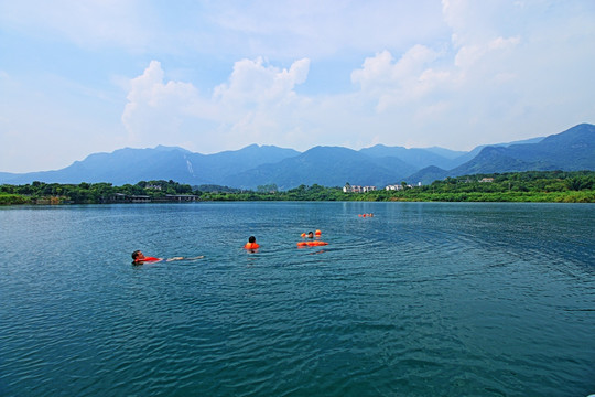 野泳 增城森海欢乐水城