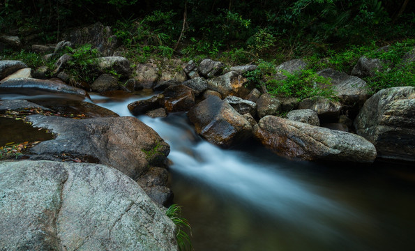 溪水