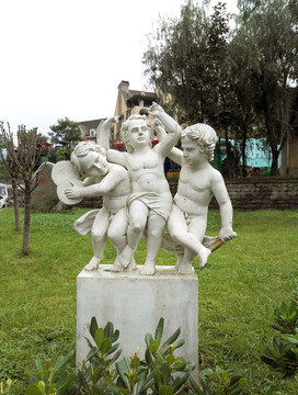彭州白鹿镇 法式风情街区雕塑