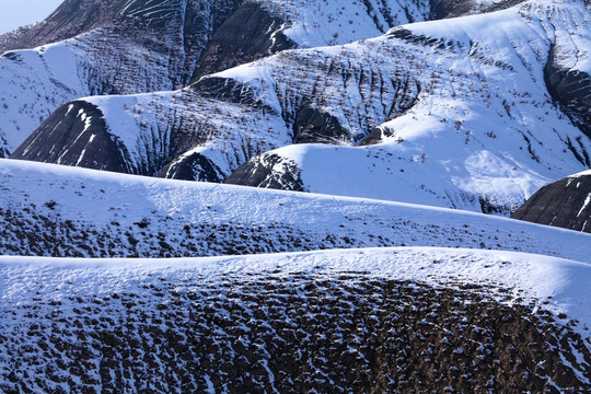 天山山脉雪景