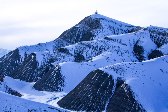 天山山脉雪景