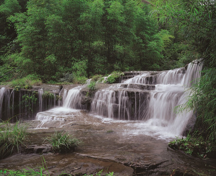 山水瀑布