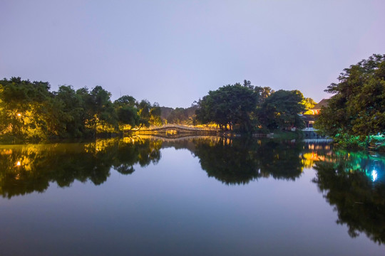 广东省佛山市中山公园景观桥夜景
