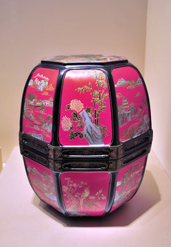 彩漆戗金山水花卉纹灯笼漆盒