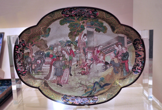 燕京八绝之清代铜胎画珐琅人物盘