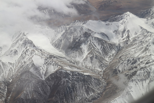 云雾雪峰