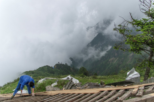 九峰山 重建