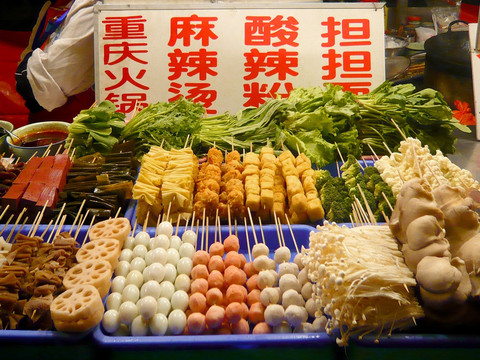 北京东华门美食坊夜市 麻辣烫串