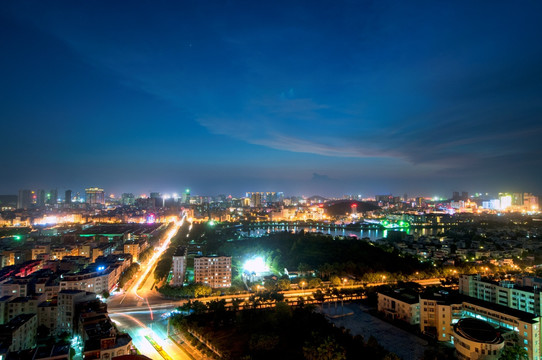 夕阳中的城市 天空彩云 高楼