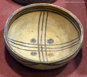 马家窑文化带纹钵