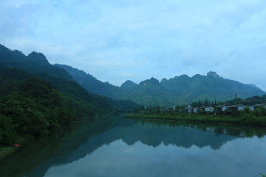 山川倒影