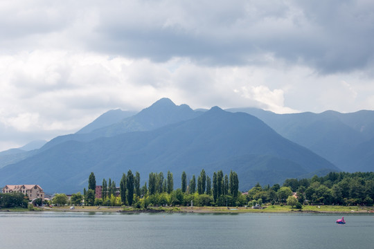 湖光山色