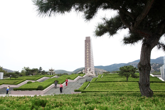 大青山纪念碑  胜利突围