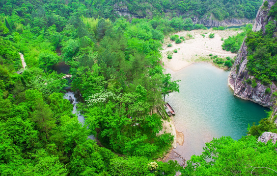 山水 湖泊 绿树林