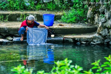 深山流水人家