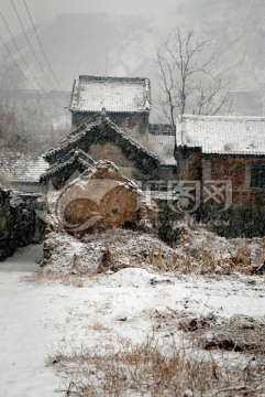 雪中老屋