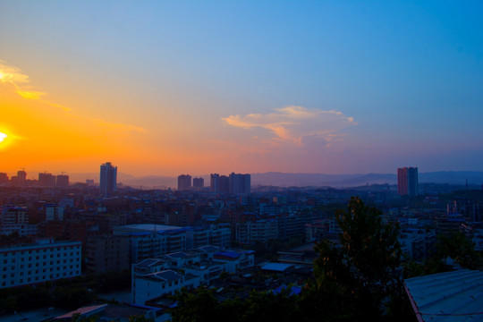 城市夕阳