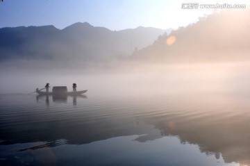 雾漫晨曲