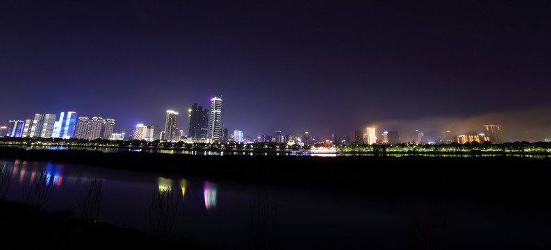 云雾建筑夜景