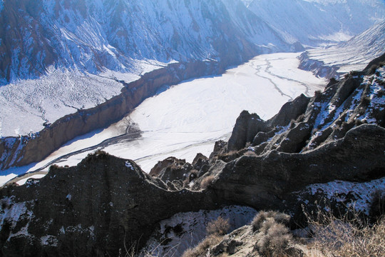 巴音沟峡谷雪景