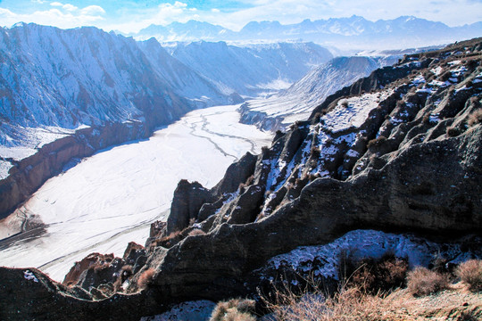 巴音沟峡谷雪景