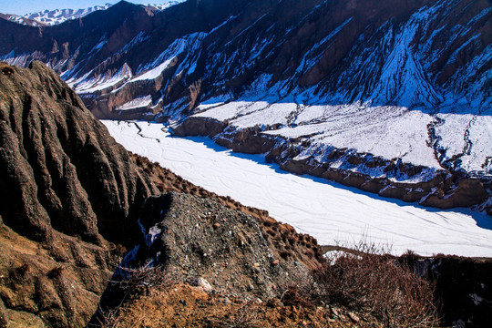 巴音沟峡谷雪景