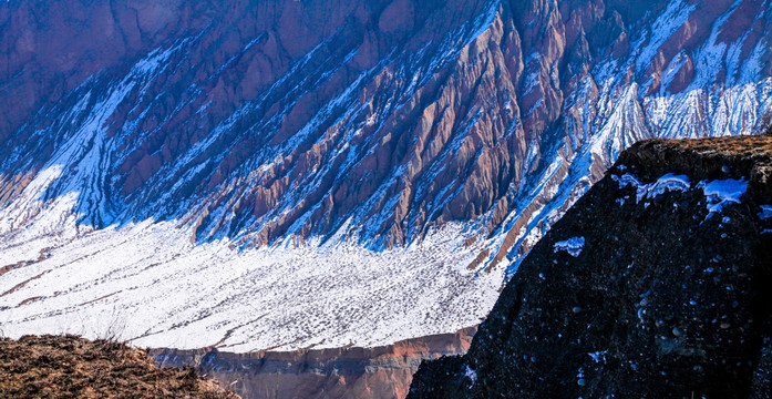 巴音沟峡谷雪景