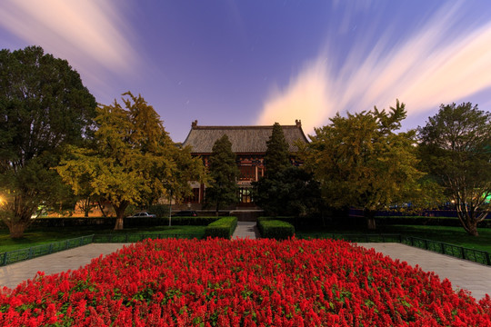 北京大学办公楼贝公楼夜景