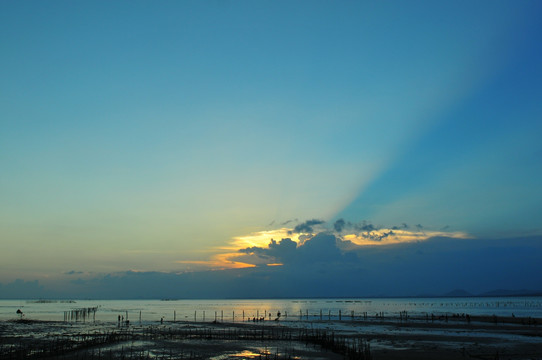 滩涂夕阳 海水养殖 宁静海边