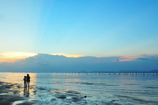 滩涂夕阳 海水养殖 宁静海边