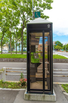 日本街头电话亭