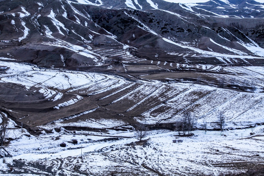 天山山脉积雪