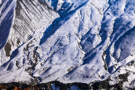 天山山脉积雪