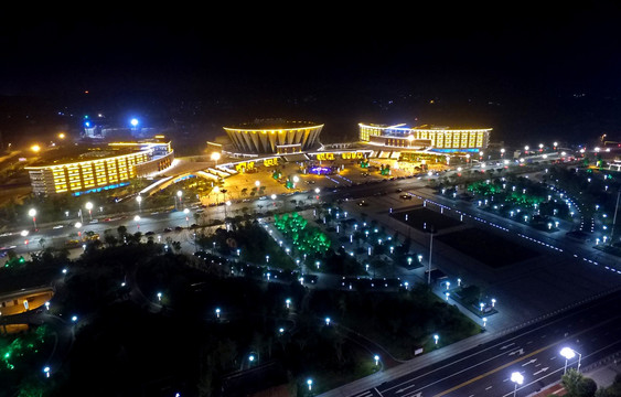 俯瞰市文化艺术中心爱莲广场夜景