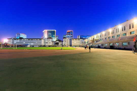 北京大学夜景五四运动场一角