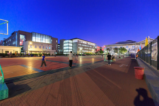 北京大学夜景五四运动场一角