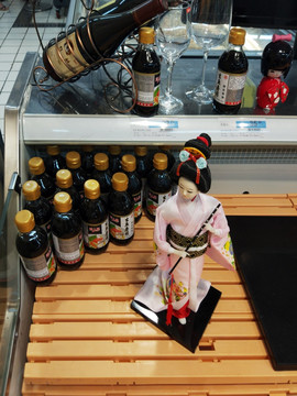 超市里的日本料理娃娃