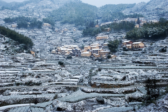 山村雪后