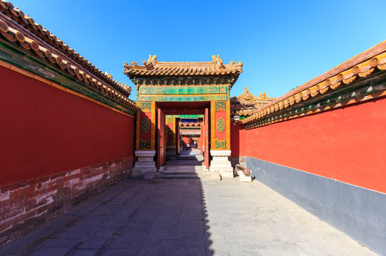 北京故宫红墙院落琉璃门