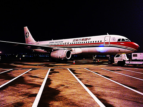 机场夜景飞机特写