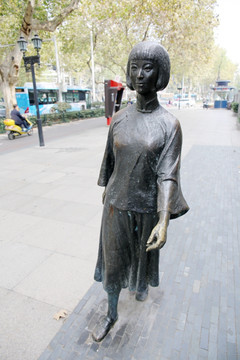 街头人物雕塑 女人